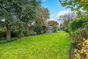 Rear garden/summerhouse- click for photo gallery
